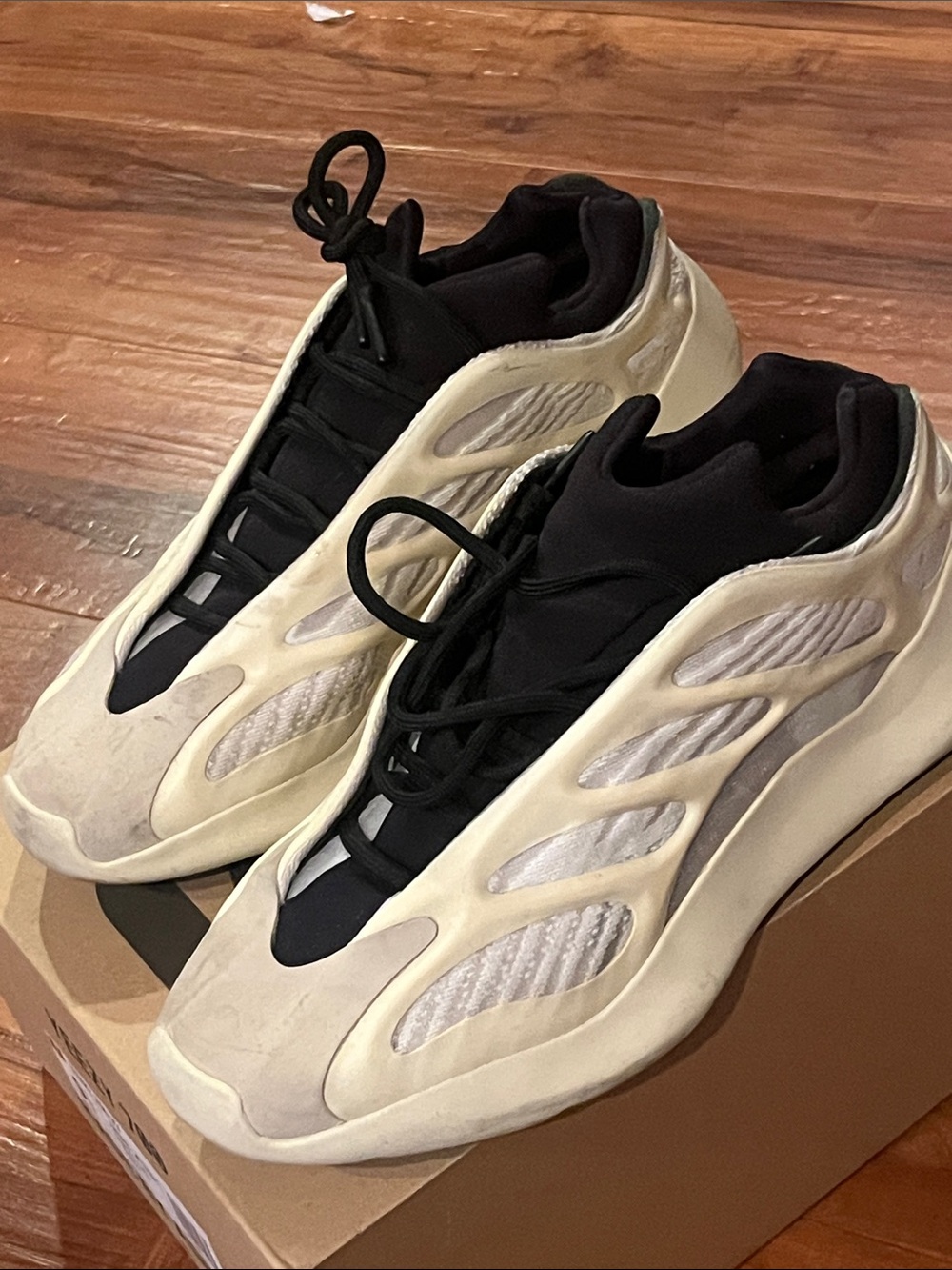adidas Yeezy 700 V3 Men's Sneakers — Cream & Black - Picture 5 of 6